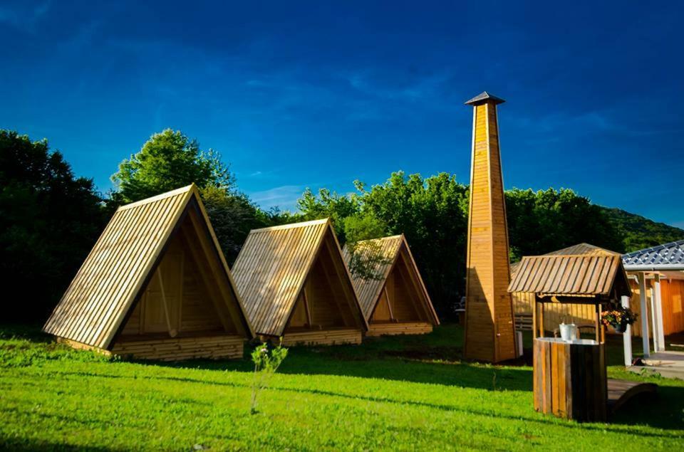 Rooms & Glamping Lana Haus Licko Petrovo Selo Exterior foto